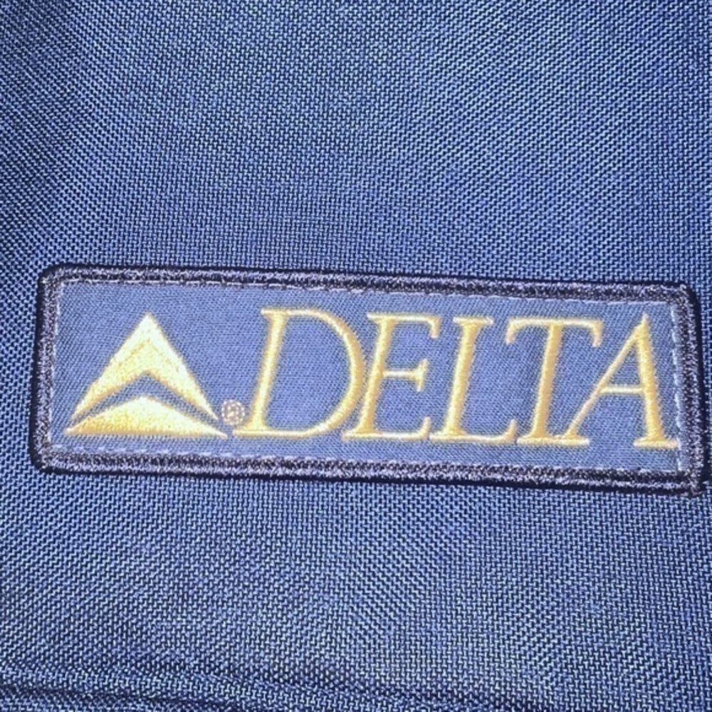 Vintage DELTA Airlines Logo
Blue nylon Portfolio Zipper Bag 16W 12H Outer Pocket